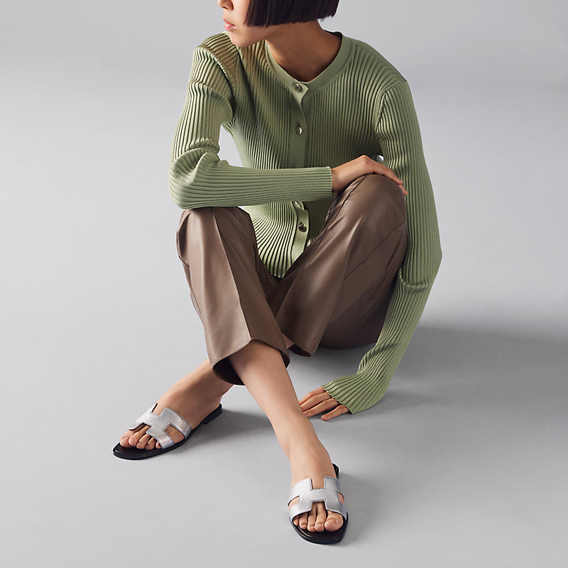 HERMES ★ヴィンテージ ★ノースリーブフレアサロペット（オリーブグリーン） Sandália Oran | Hermès Brasil